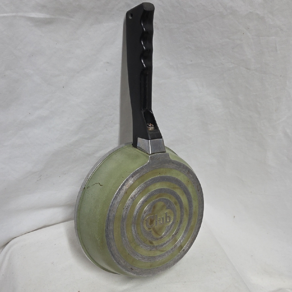 Vintage CLUB Aluminum Short/small Sauce Pan/fry Pan In Avacado Green/green